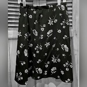 NWOT Casual Corner Black and White Floral Skirt - Size 8